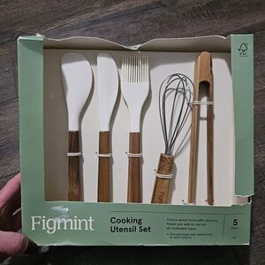 Figmint White and Brown Cooking Utensil Set New In Box